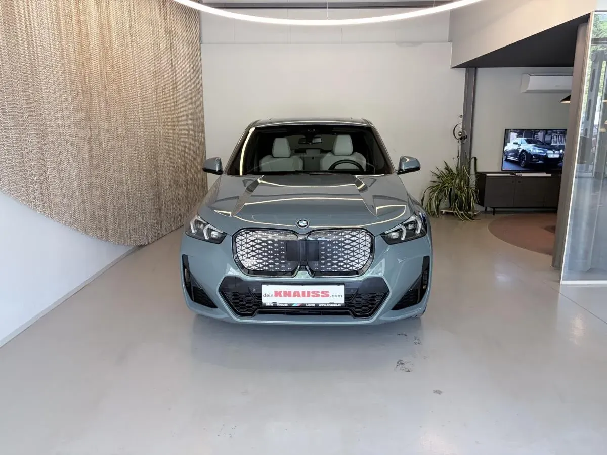BMW Ix1 2024 photo 2