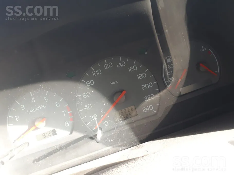 Volvo S40 1997 photo 2