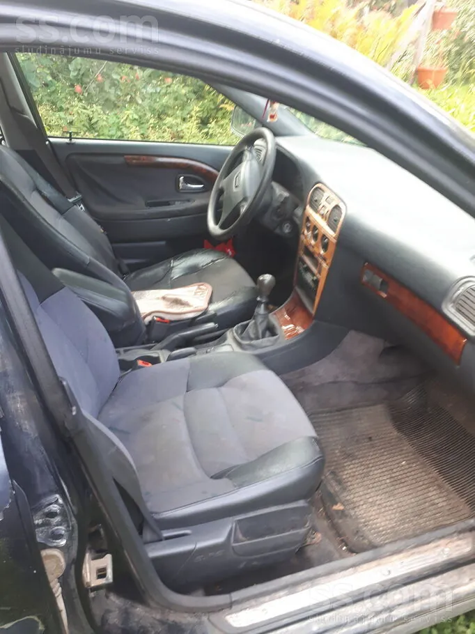 Volvo S40 1997 photo 3
