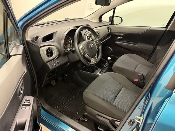 Toyota Yaris 2013 photo 5
