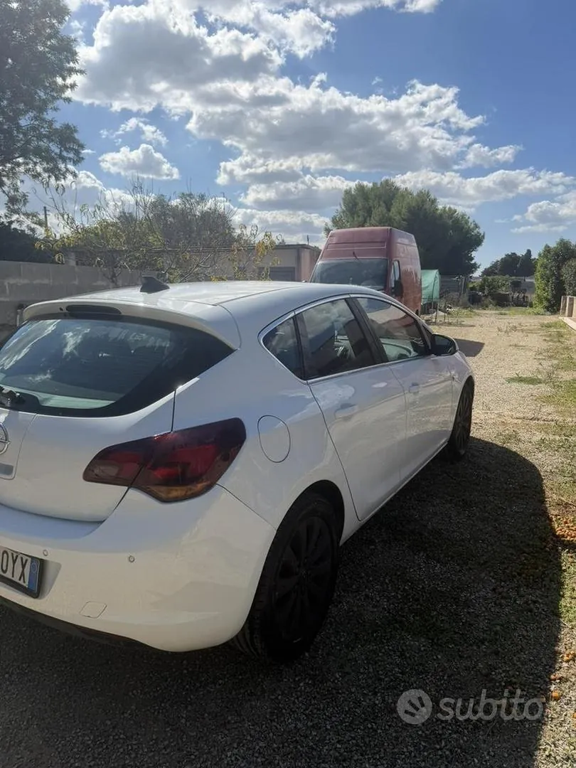 Opel Astra 2011 photo 5