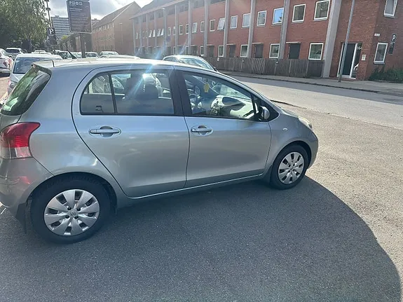 Toyota Yaris 2009 photo 3