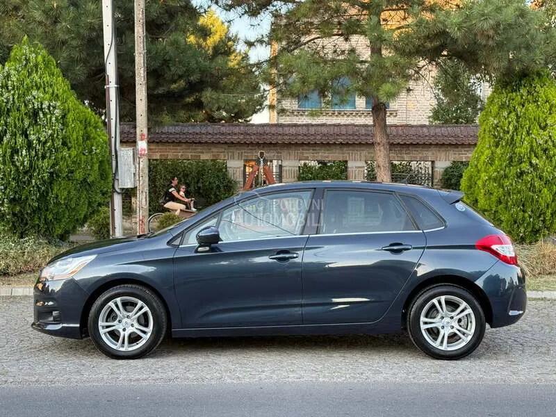 Citroen C4 2011 photo 2