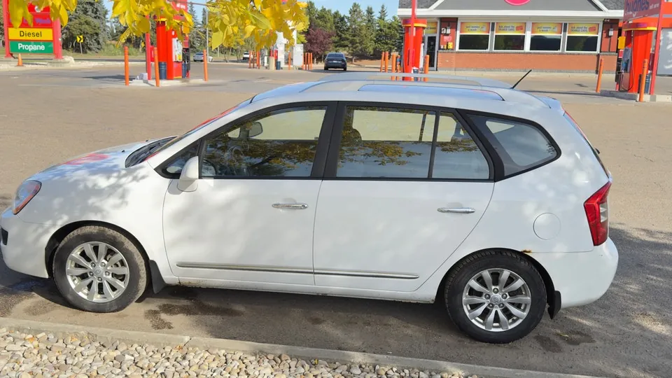 Kia Rondo 2011 photo 3