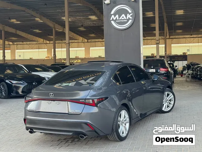 Lexus Is 300 2023 photo 3