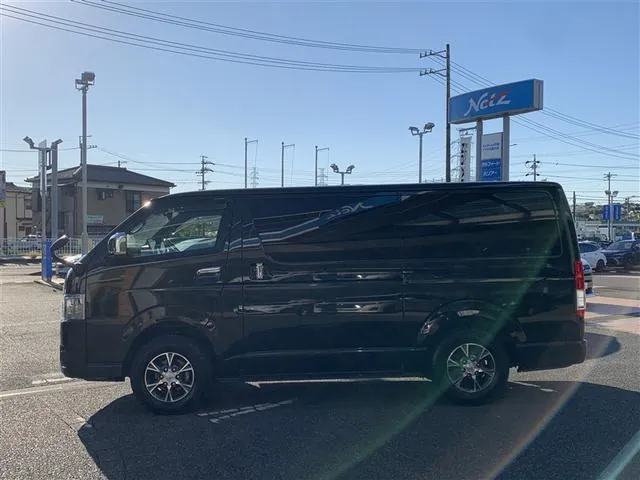 Toyota Hiace 2022 photo 3