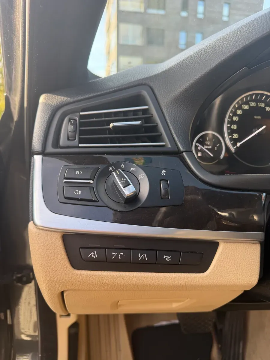 BMW 5 Series 2011 photo 3