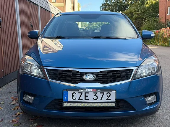 Kia Ceed 2010 photo 3