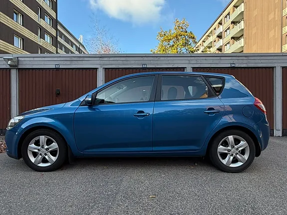 Kia Ceed 2010 photo 2