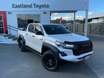 Toyota Hilux 2023 photo 2