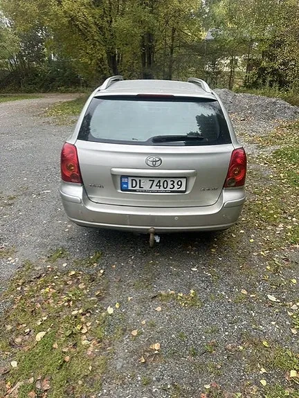 Toyota Avensis 2005 photo 2