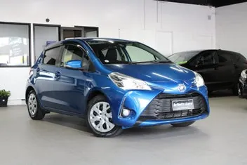 Toyota Vitz 2017 photo 2