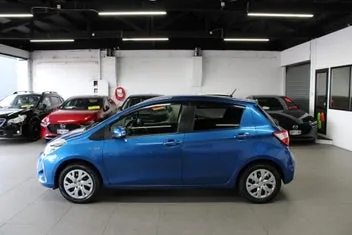 Toyota Vitz 2017 photo 5