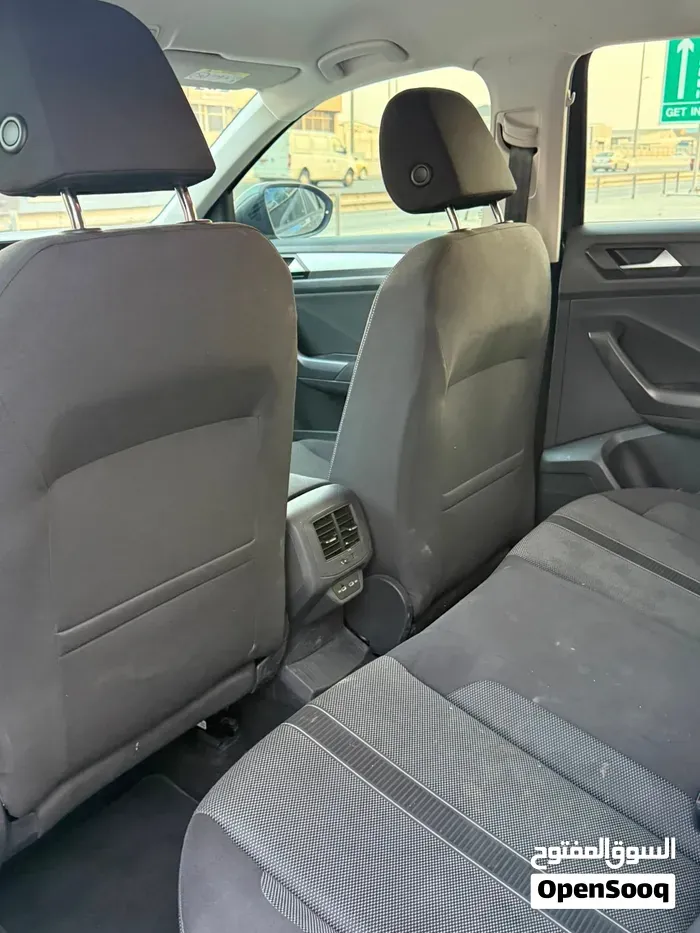 Volkswagen T-Roc 2023 photo 2