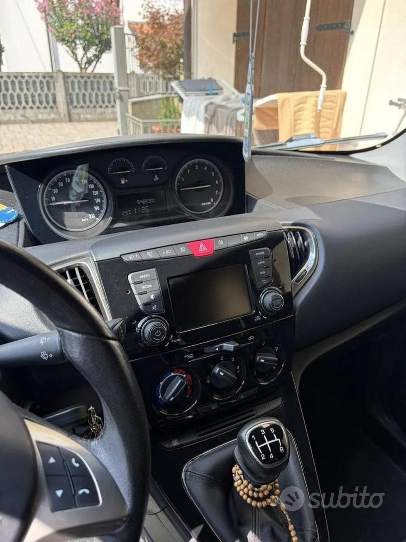 Lancia Ypsilon 2016 photo 5