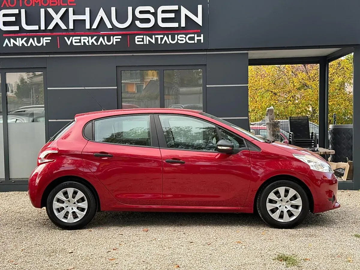 Peugeot 208 2013 photo 2