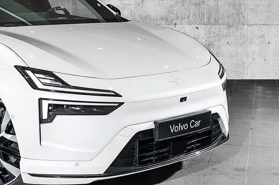 Polestar 4 2025 photo 2