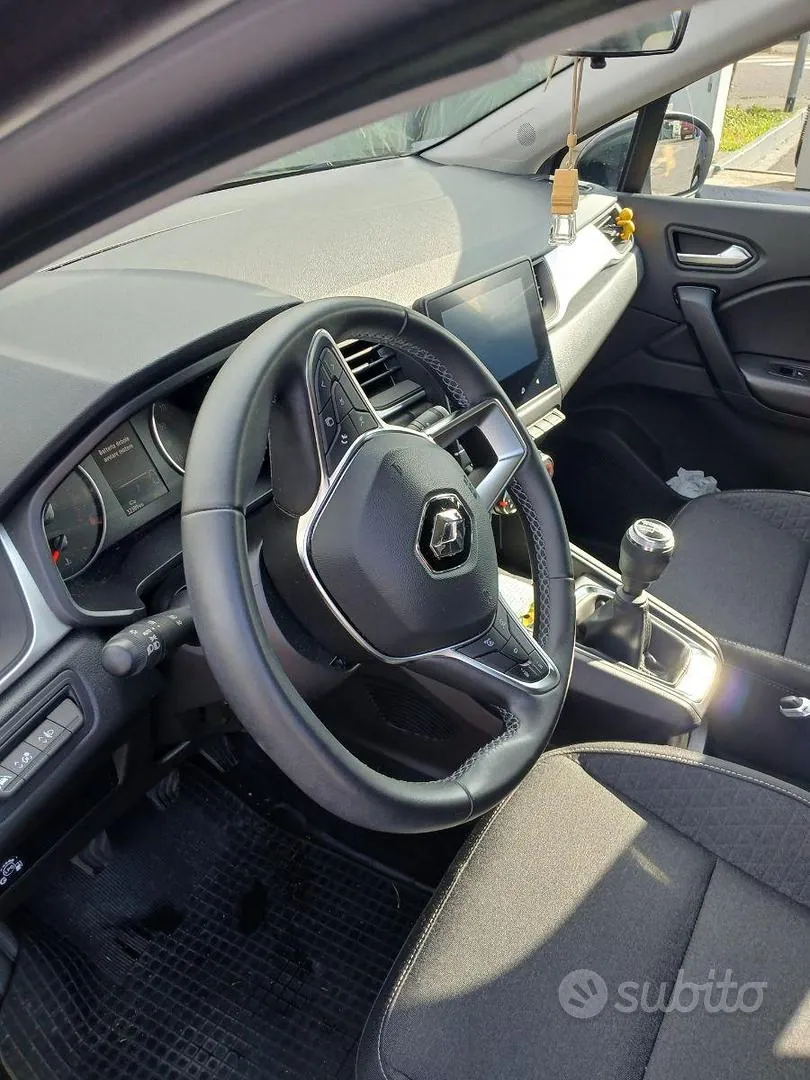Renault Captur 2024 photo 3