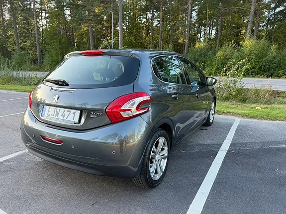 Peugeot 208 2012 photo 5