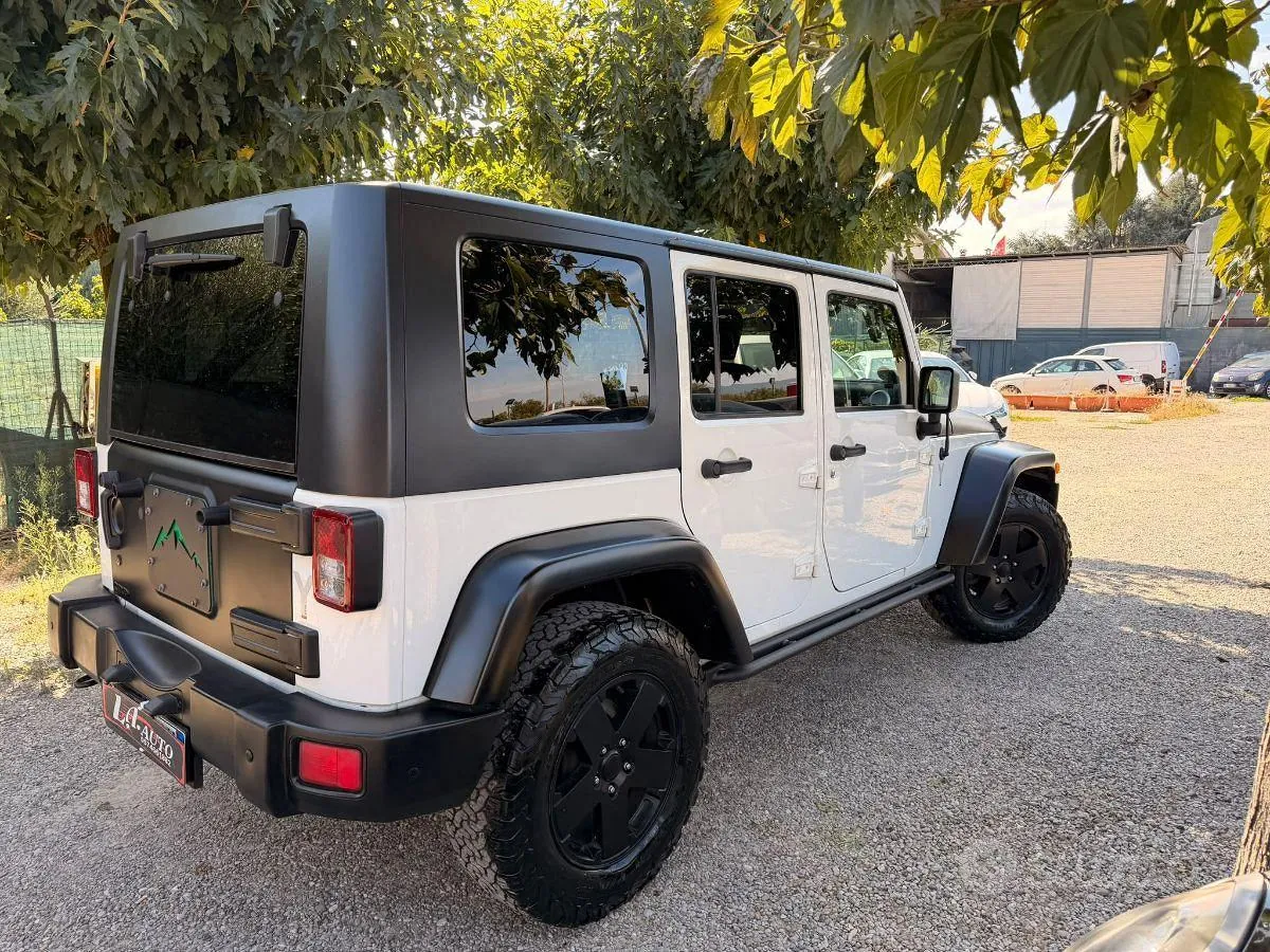 Jeep Wrangler Unlimited 2010 photo 4