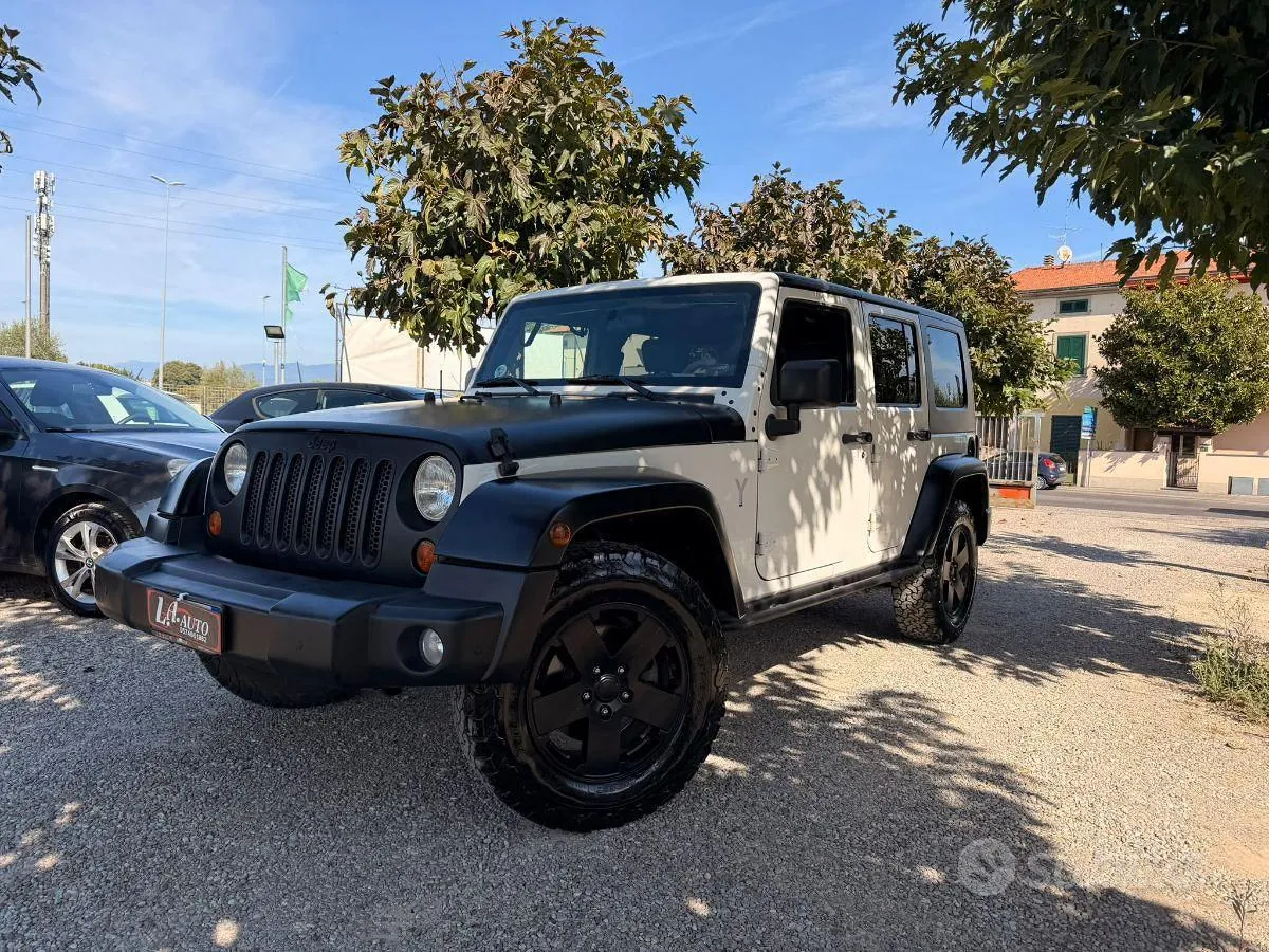 Jeep Wrangler Unlimited 2010 photo 2