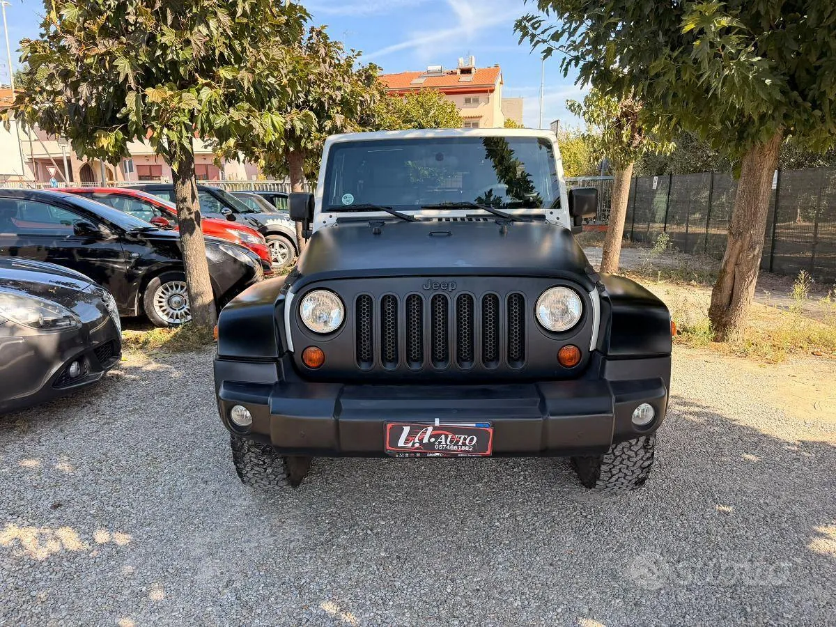 Jeep Wrangler Unlimited 2010 photo 5