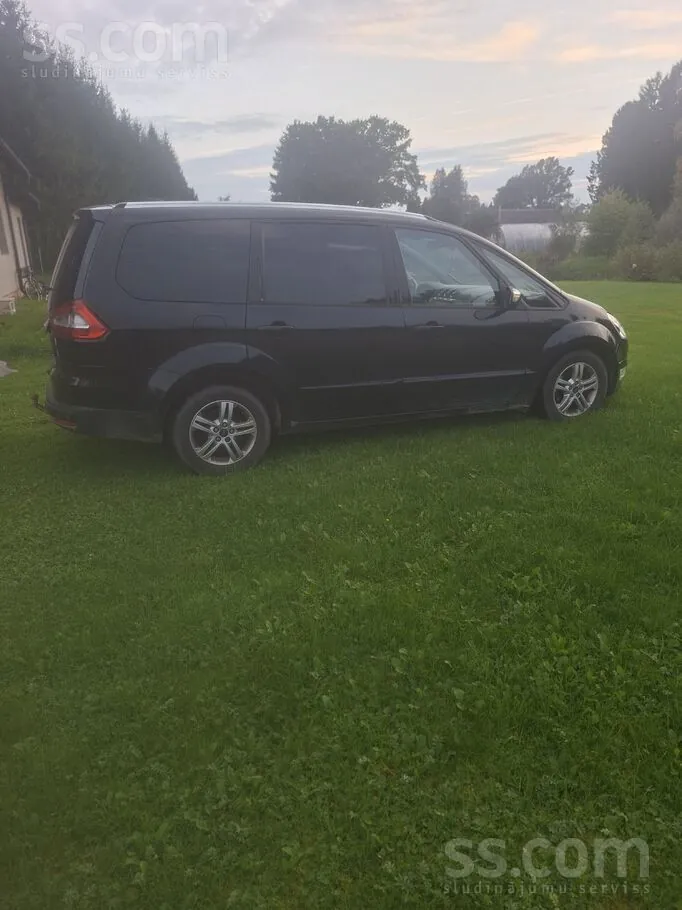 Ford Galaxy 2013 photo 3