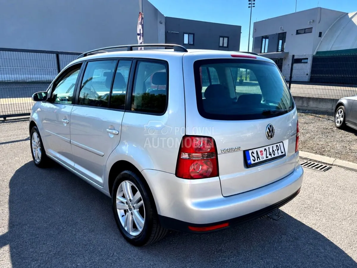 Volkswagen Touran 2007 photo 2