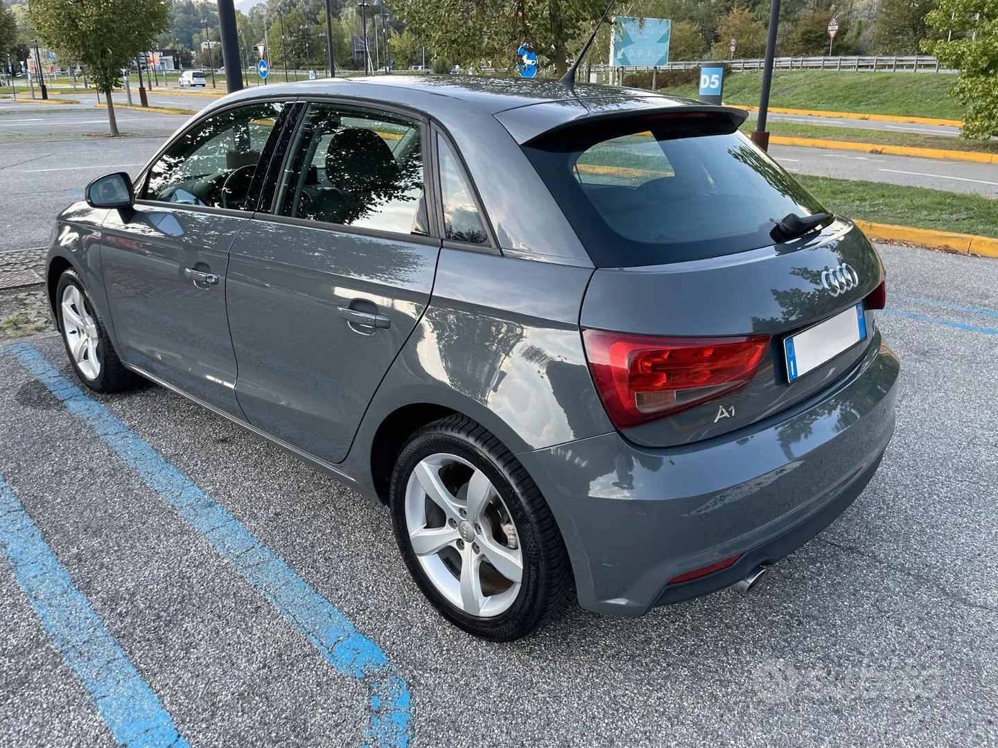 Audi A1 2015 photo 2