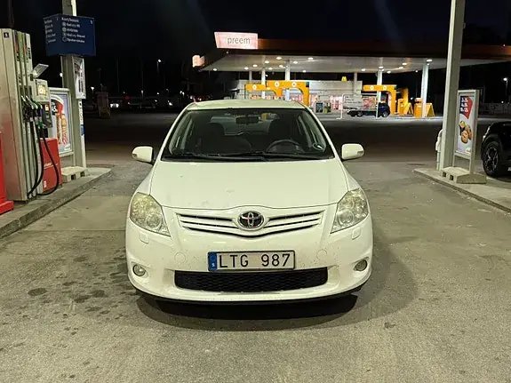 Toyota Auris 2011 photo 5