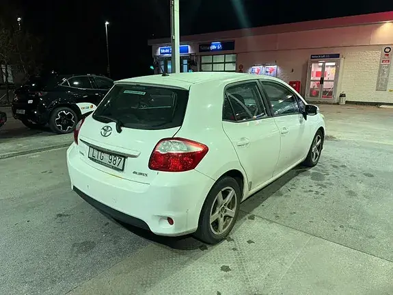 Toyota Auris 2011 photo 3