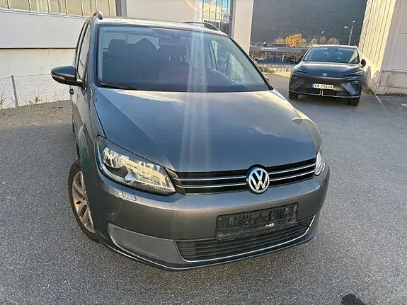 Volkswagen Touran 2011 photo 2