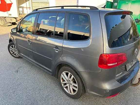 Volkswagen Touran 2011 photo 5