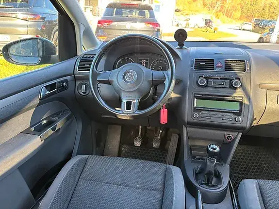 Volkswagen Touran 2011 photo 3