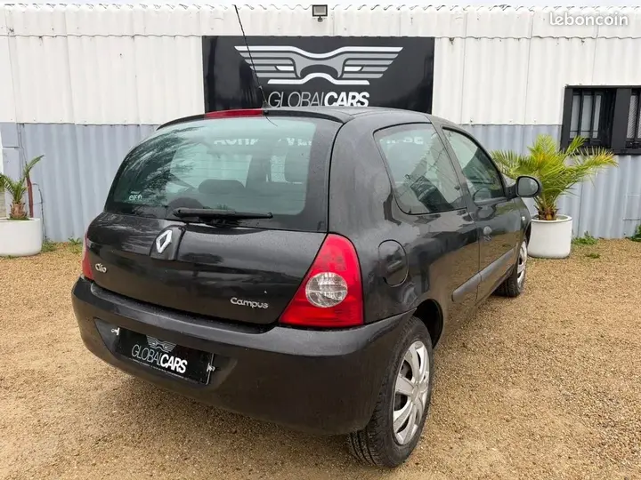 Renault Clio 2011 photo 2