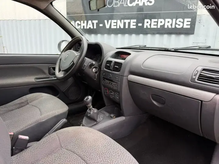 Renault Clio 2011 photo 4