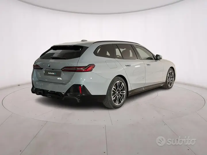 BMW 5 Series 2023 photo 2