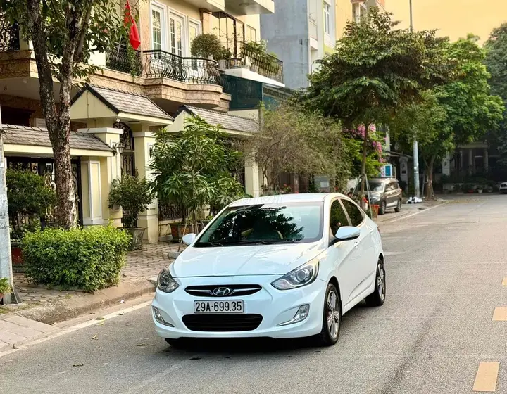 Hyundai Accent 2012 photo 4