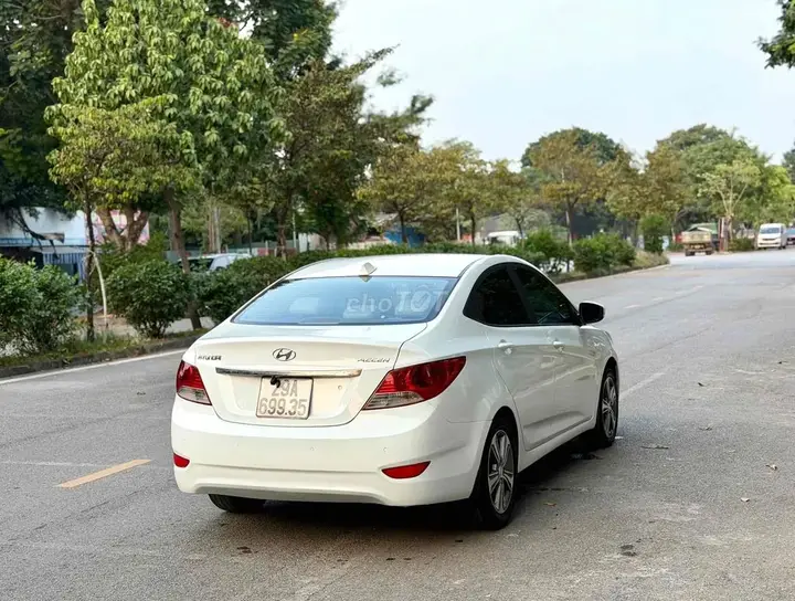 Hyundai Accent 2012 photo 5