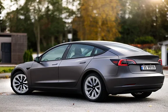 Tesla Model 3 2023 photo 3