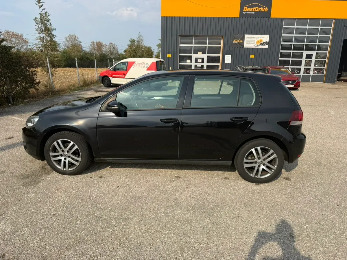 Volkswagen Golf 2010 photo 2