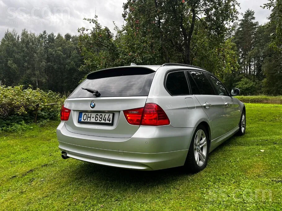 BMW 318D 2010 photo 3