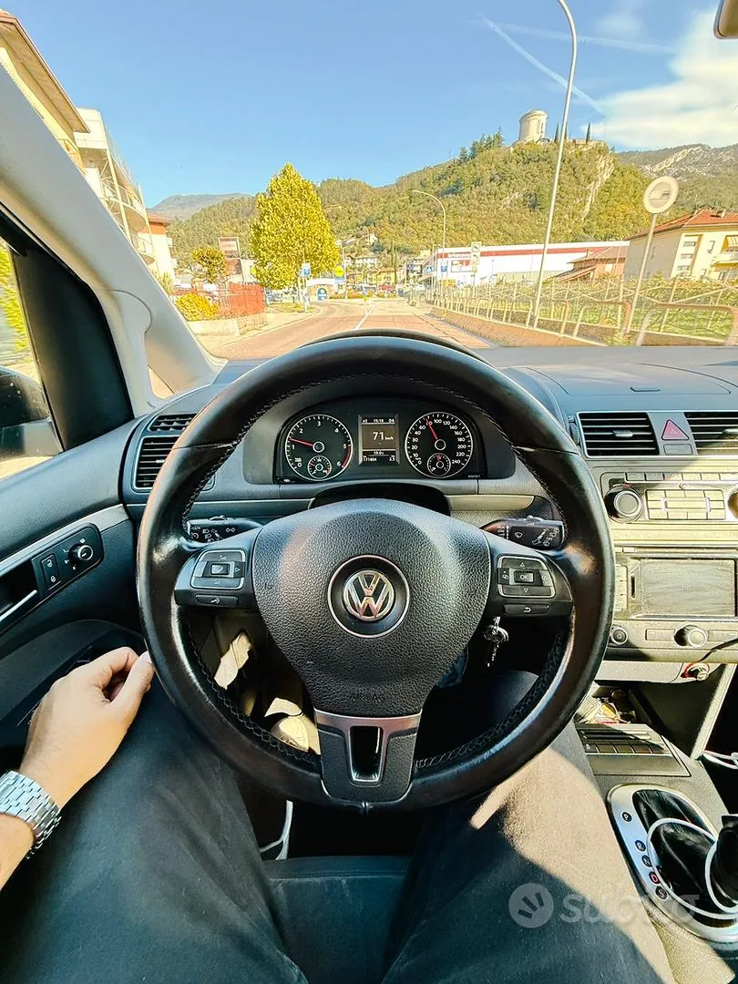 Volkswagen Touran 2011 photo 5