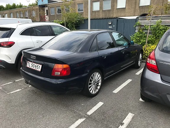 Audi A4 1996 photo 2