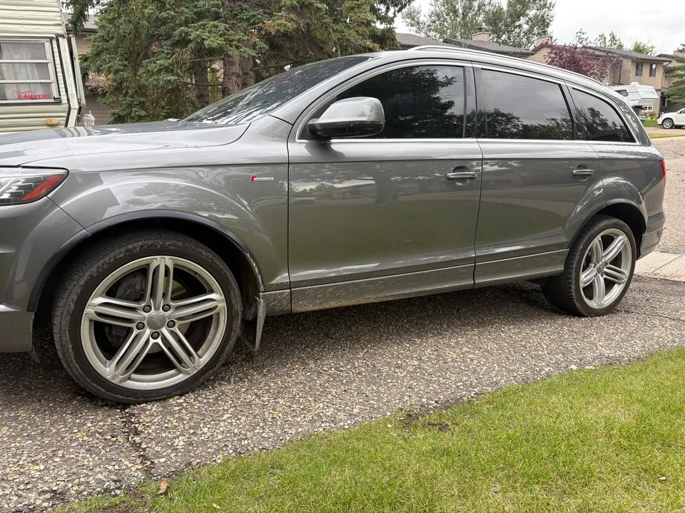 Audi Q7 2011 photo 2