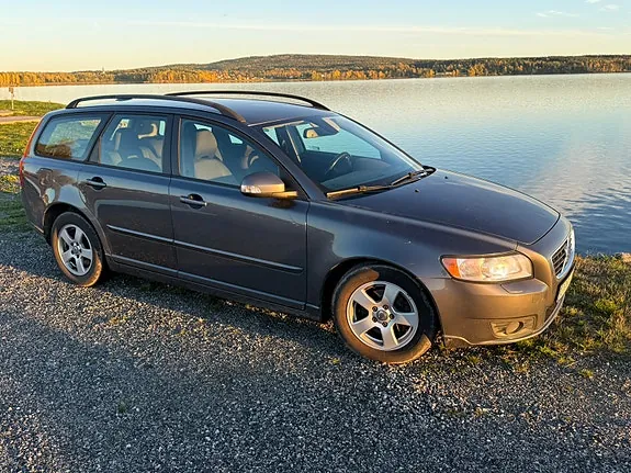 Volvo V50 2010 photo 2