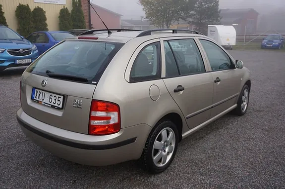 Skoda Fabia 2006 photo 2