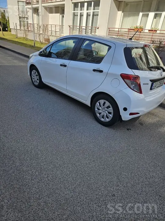 Toyota Yaris 2013 photo 5