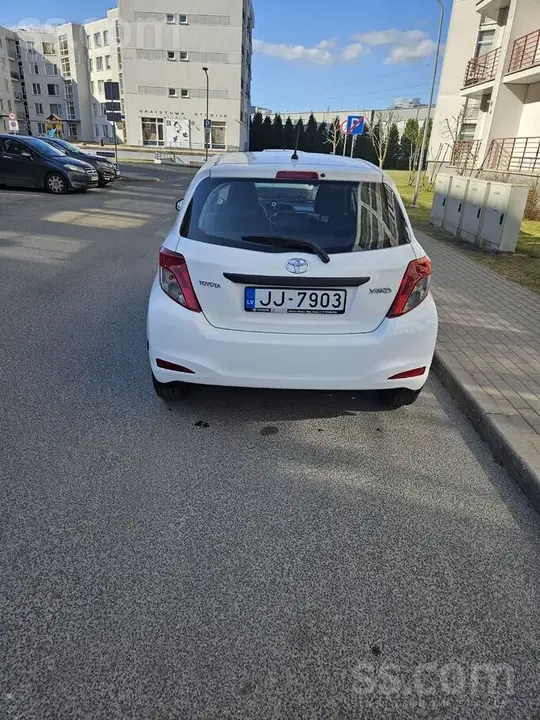 Toyota Yaris 2013 photo 4