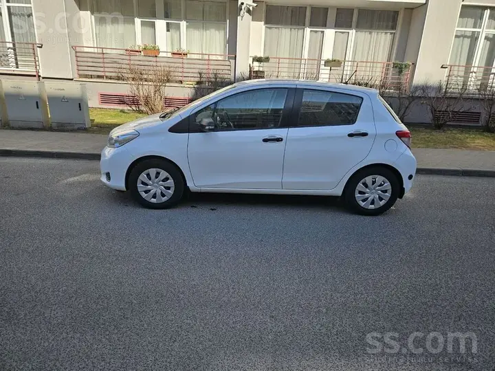 Toyota Yaris 2013 photo 3